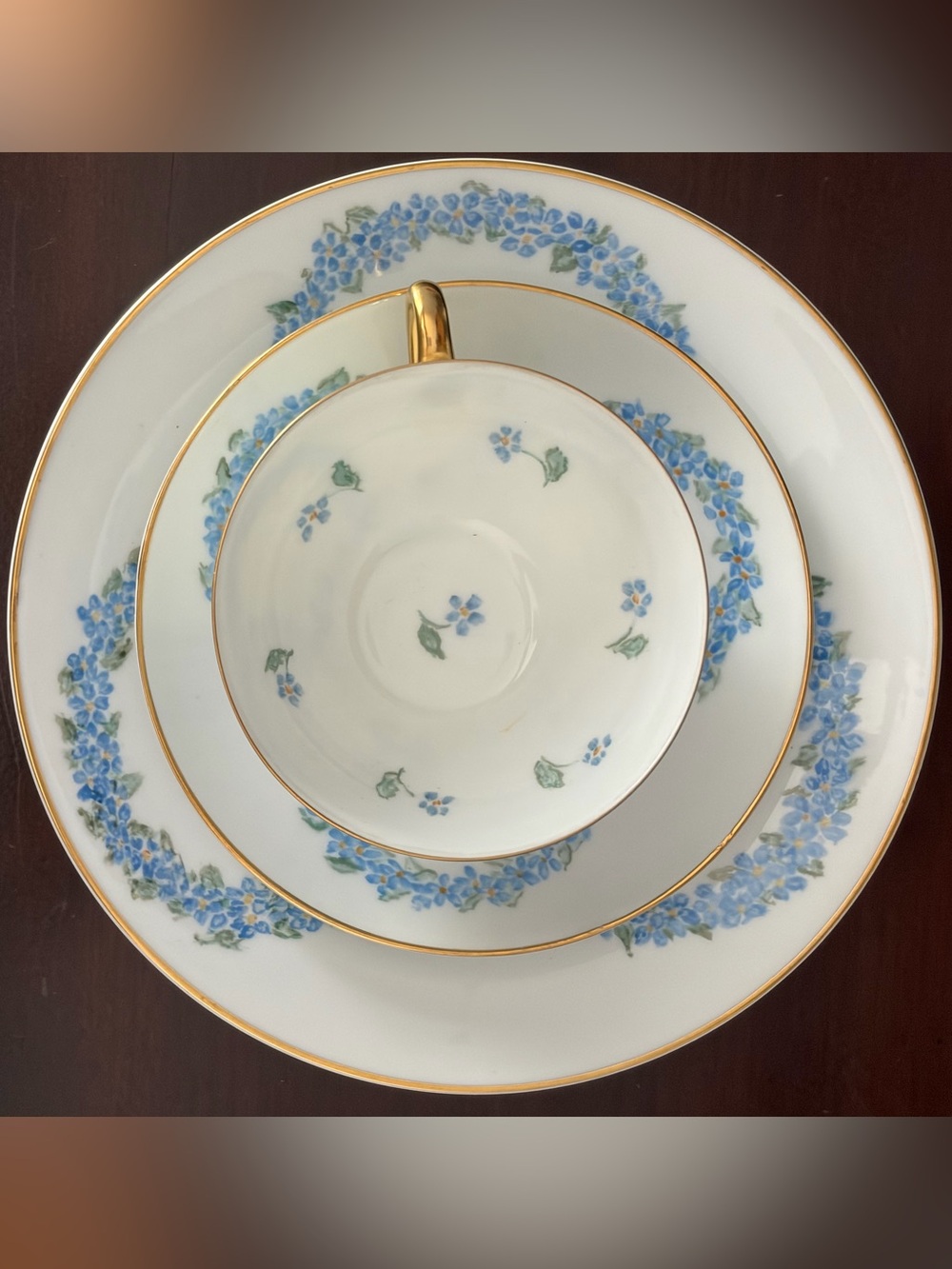 Fine Porcelain Blue Floral Gold-Trim Teacup and Saucers